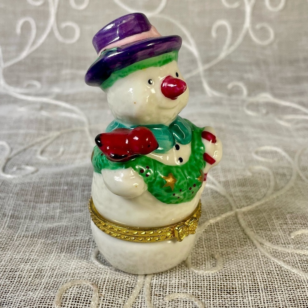 Vintage Christmas Snowman Hinged Trinket Ring Jewelry / Pill Box Clasp Closure.
